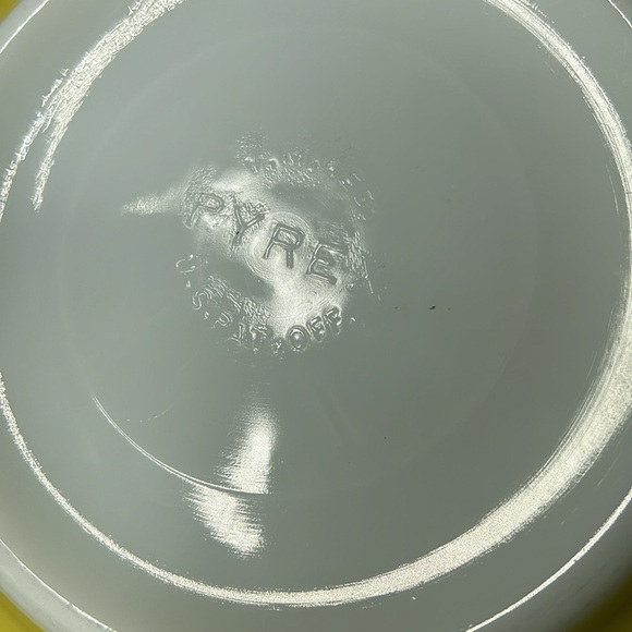 Pyrex 4L Large Yellow Primary Mixing Bowl - Picture 4 of 5